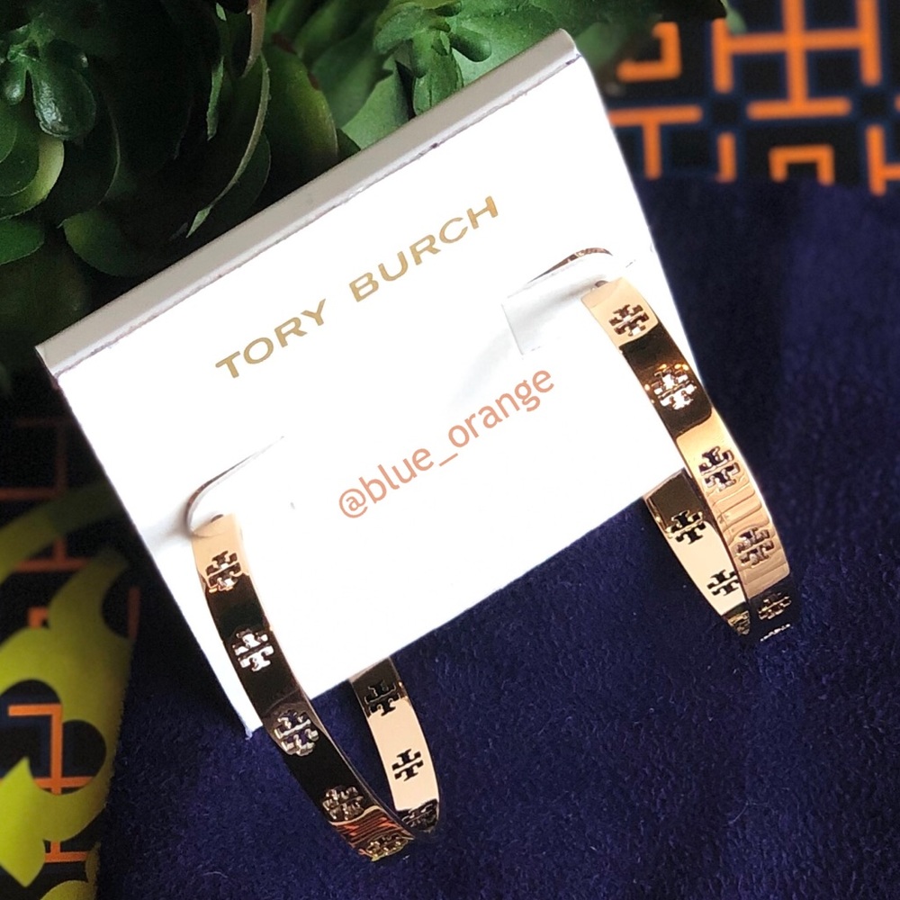 ✨NEW TORY BURCH✨ PIERCED TB LOGO HOOP EARRINGS - Picture 2 of 6